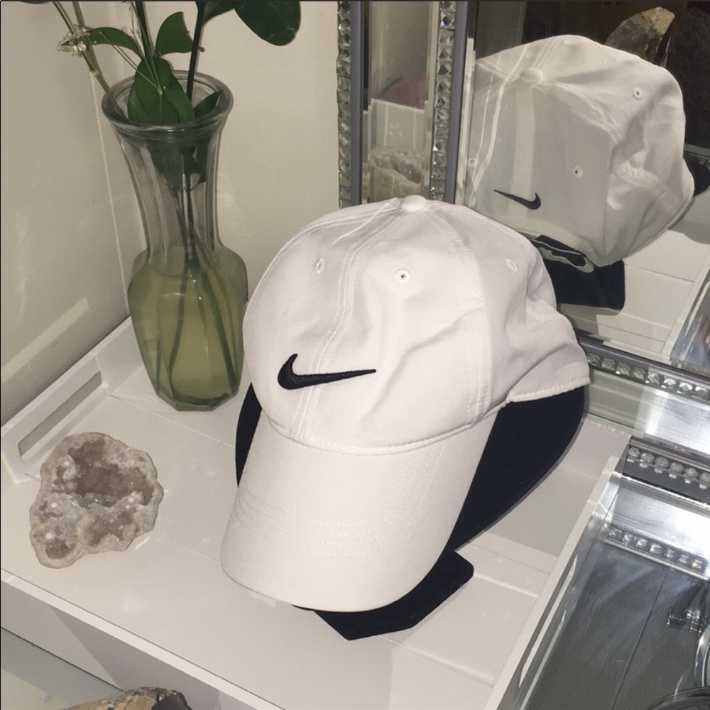 White nike hat